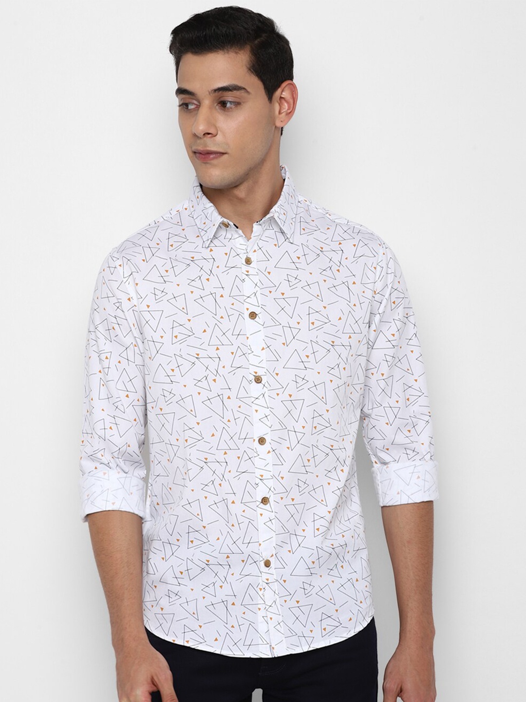 

FOREVER 21 Men White Geometric Printed Regular Fit Cotton Casual Shirt