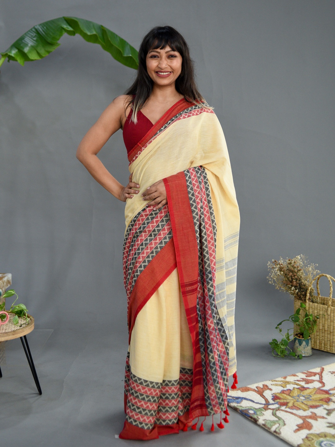 

Suta Beige & Red Pure Cotton Saree