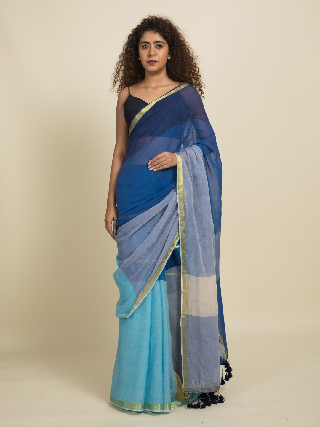 

Suta Blue & Gold-Toned Colourblocked Pure Cotton Saree