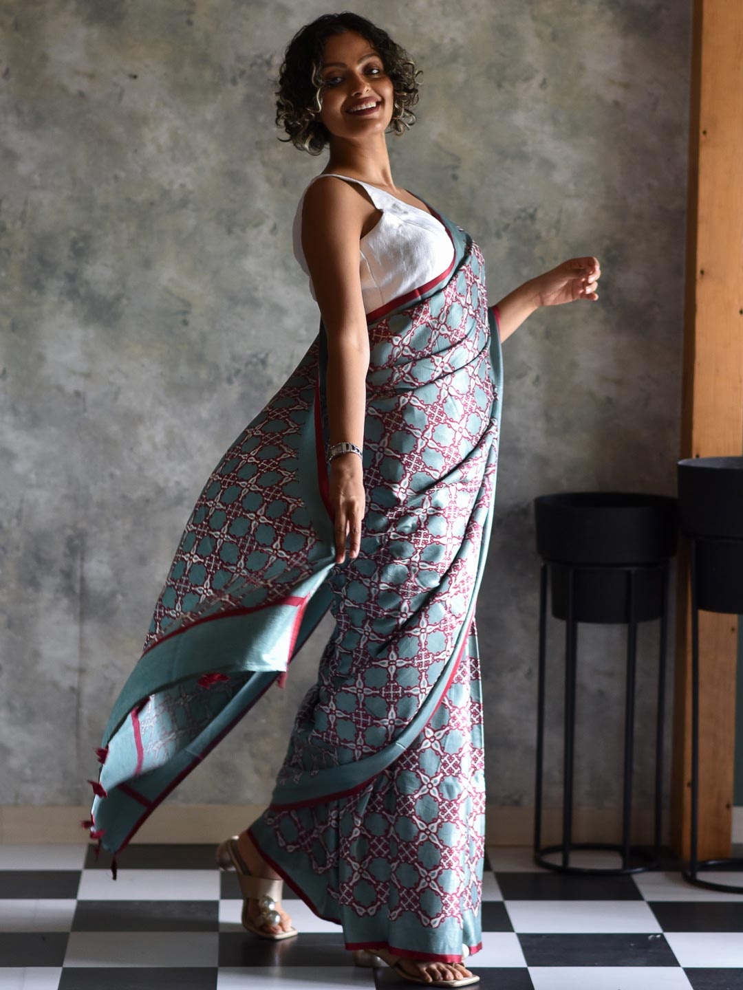 

Suta Teal Blue & Red Floral Printed Saree