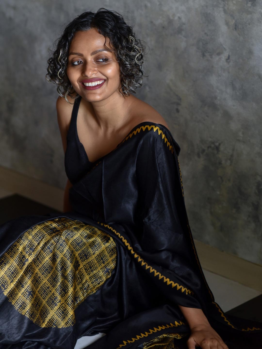 

Suta Black Geometric Printed Saree
