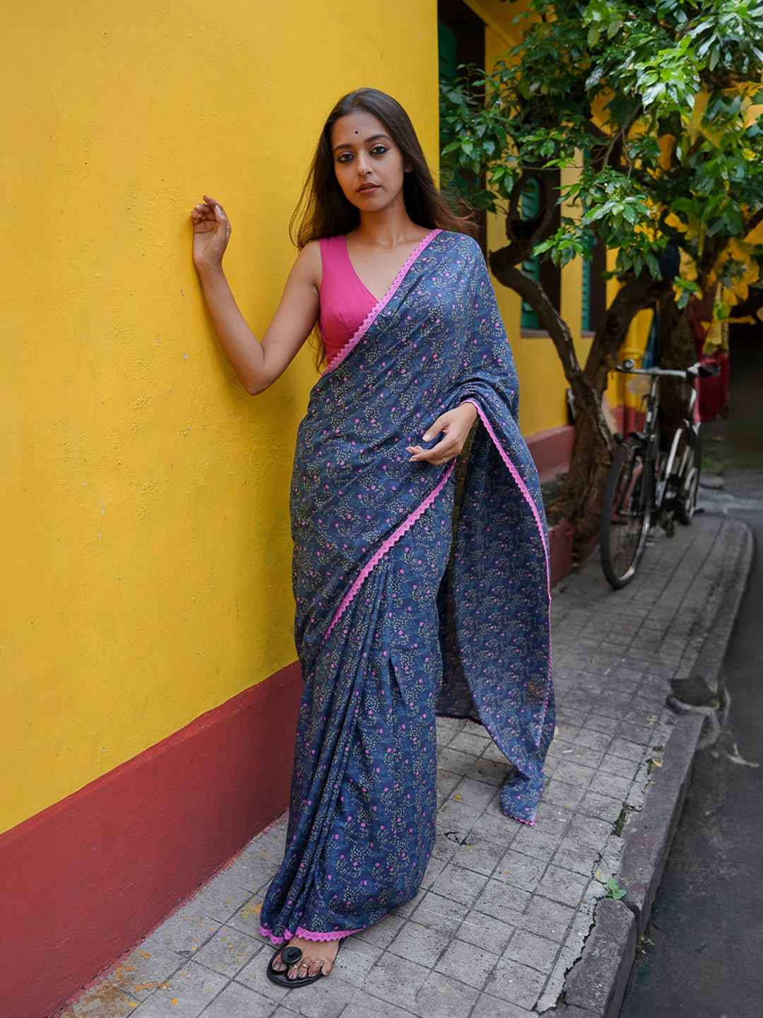 

Suta Grey & Pink Floral Pure Cotton Saree
