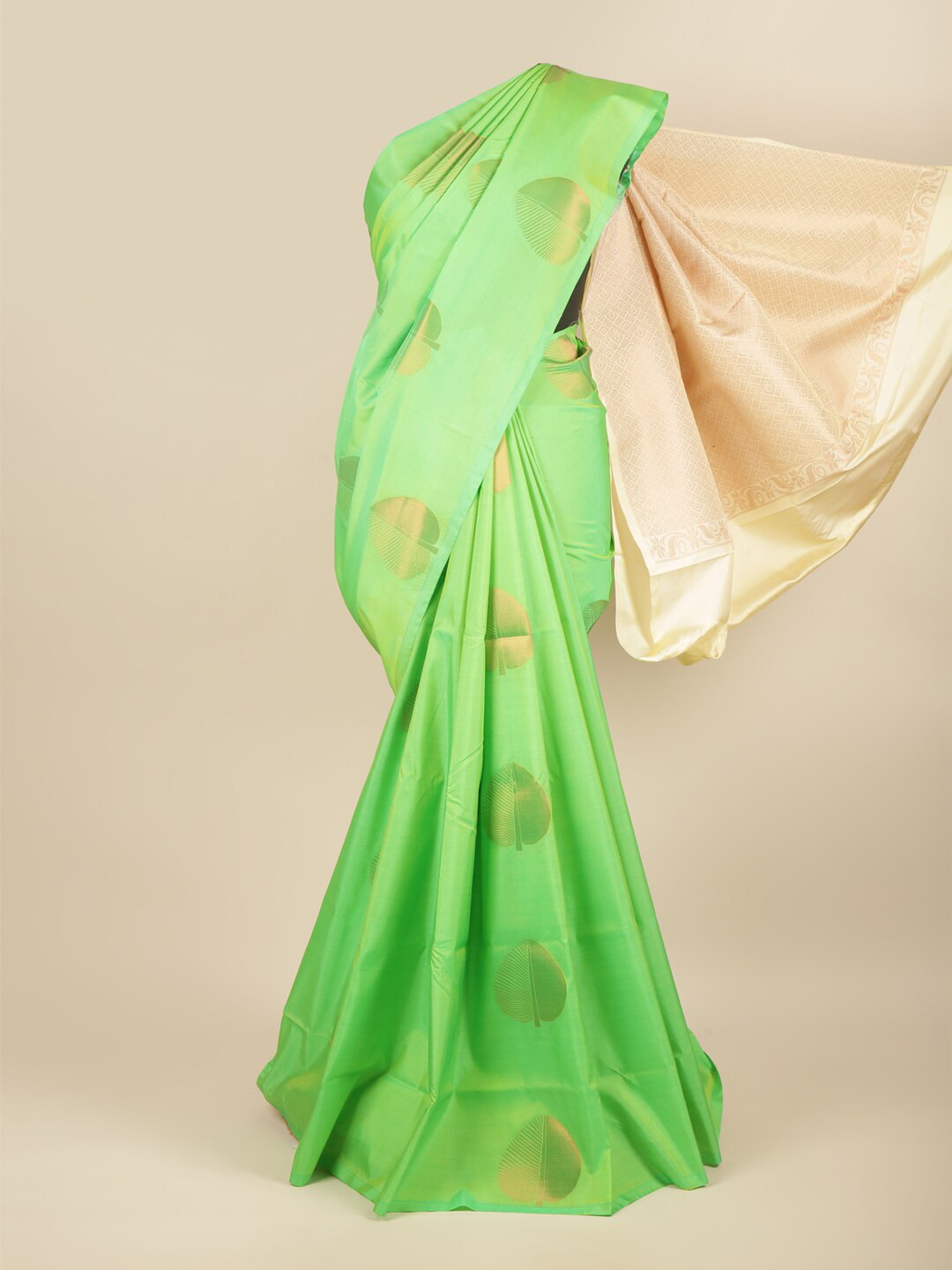 

Pothys Green & Gold-Toned Ethnic Motifs Art Silk Saree