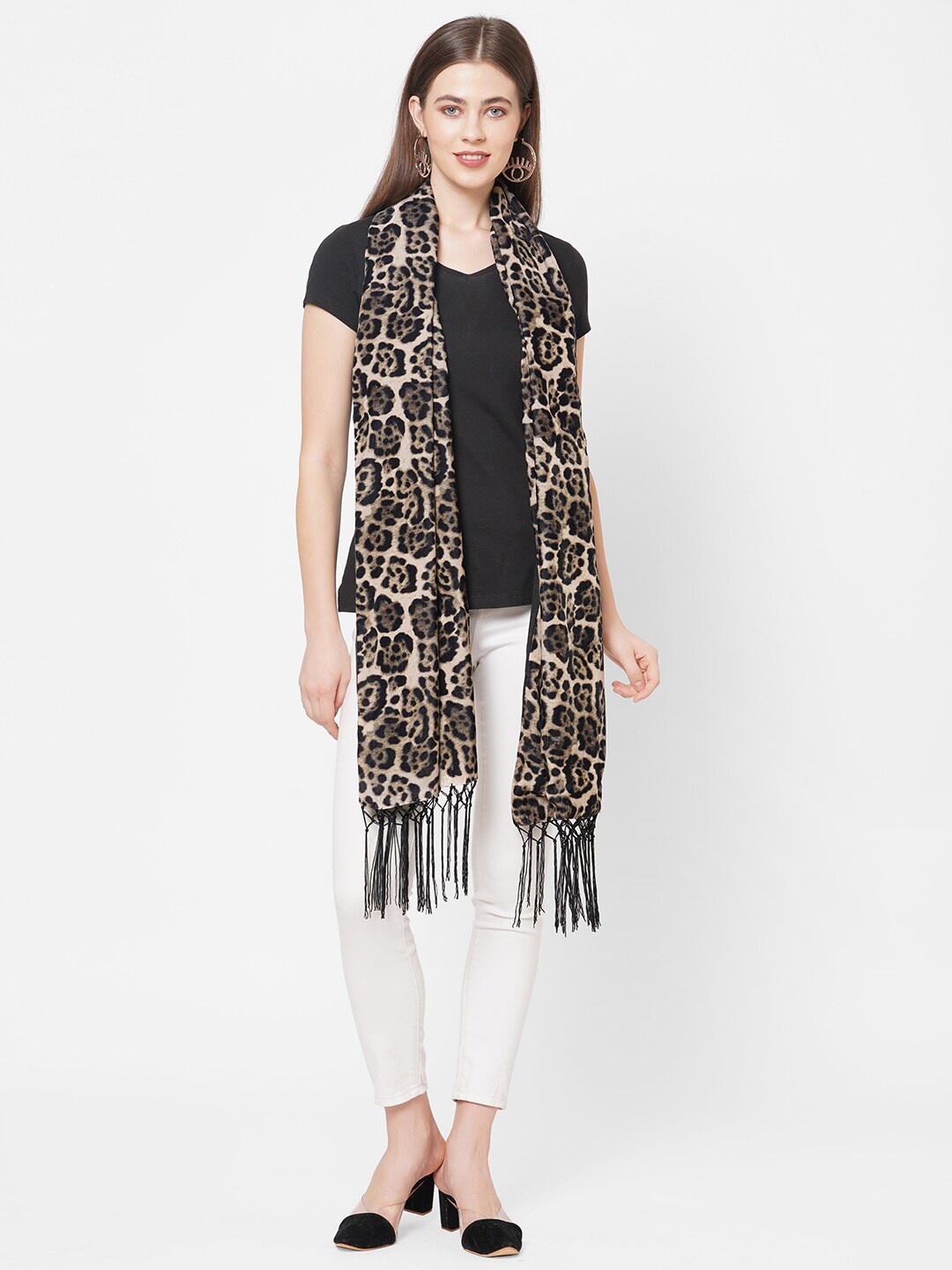 

Cloth Haus India Women Beige & Black Leopard Printed Velvet Scarf