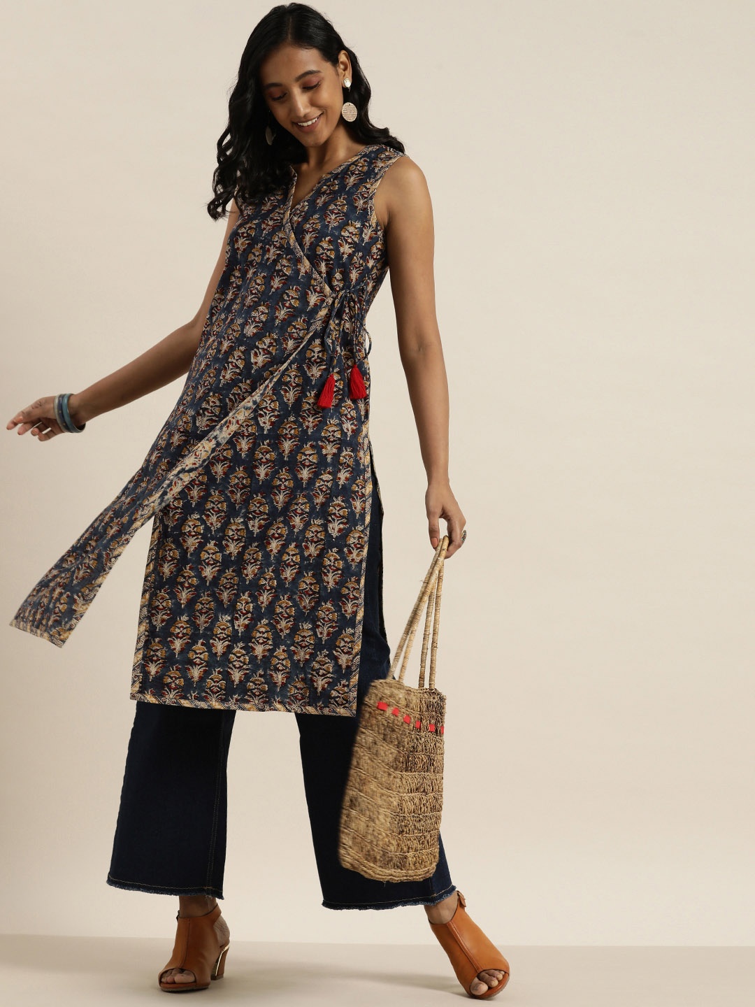 

Taavi Women Blue & Yellow Floral Printed Kalamkari Kurta With Tie Up Detail