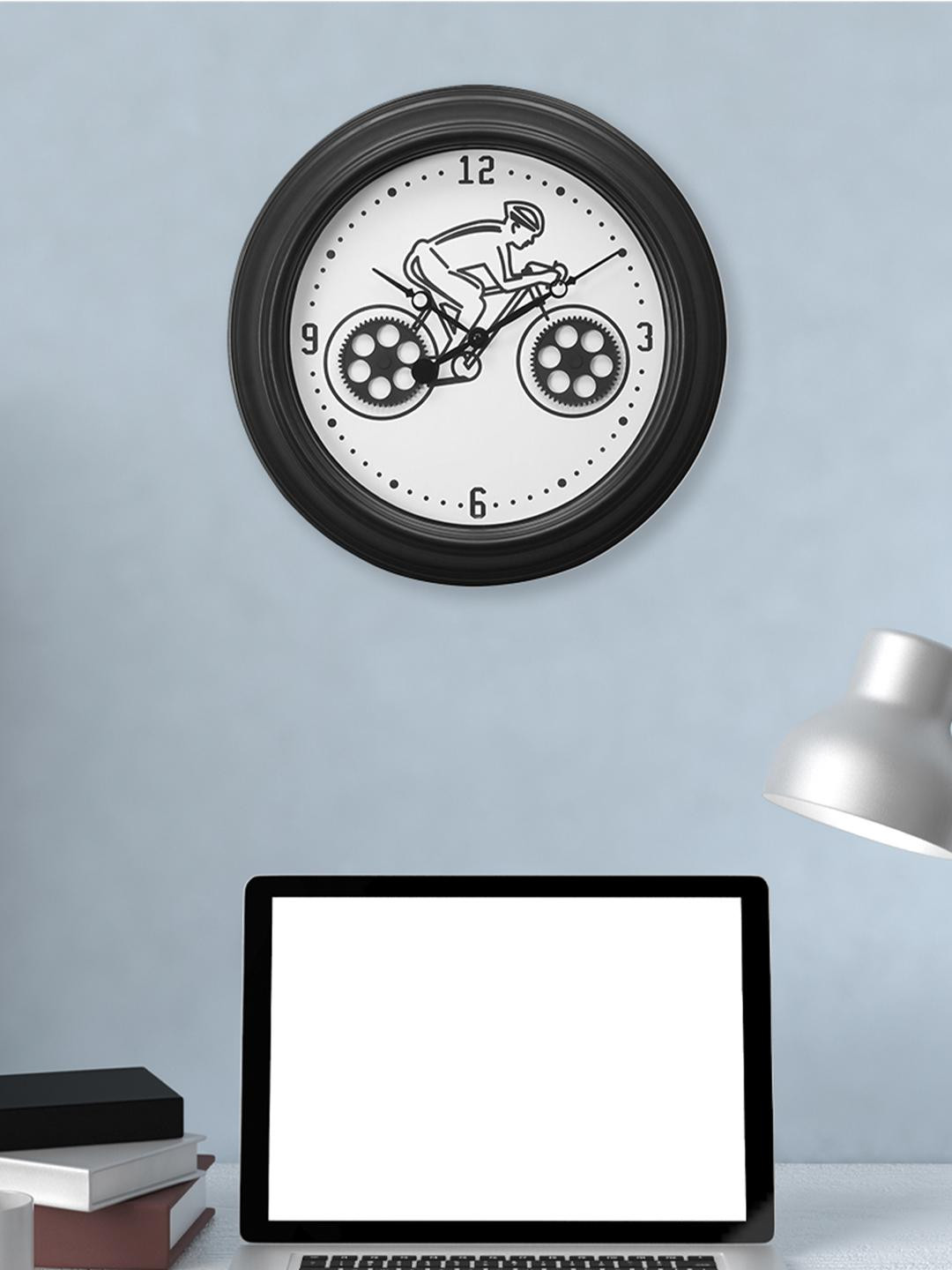 

Athome by Nilkamal Black & White Printed Contemporary Analogue Wall Clock