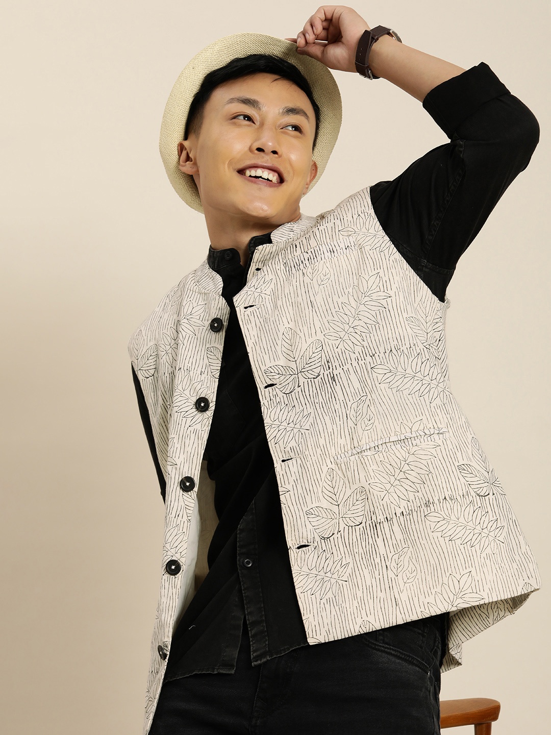

Taavi Men Cream & Black Handblock Printed Sleeveless Casual Nehru Jacket