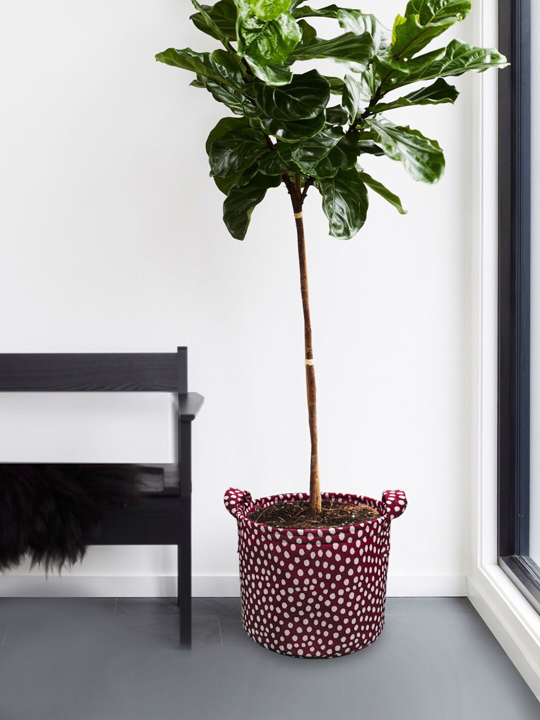 

Hippo Maroon & White Grow Bag Pot Cover