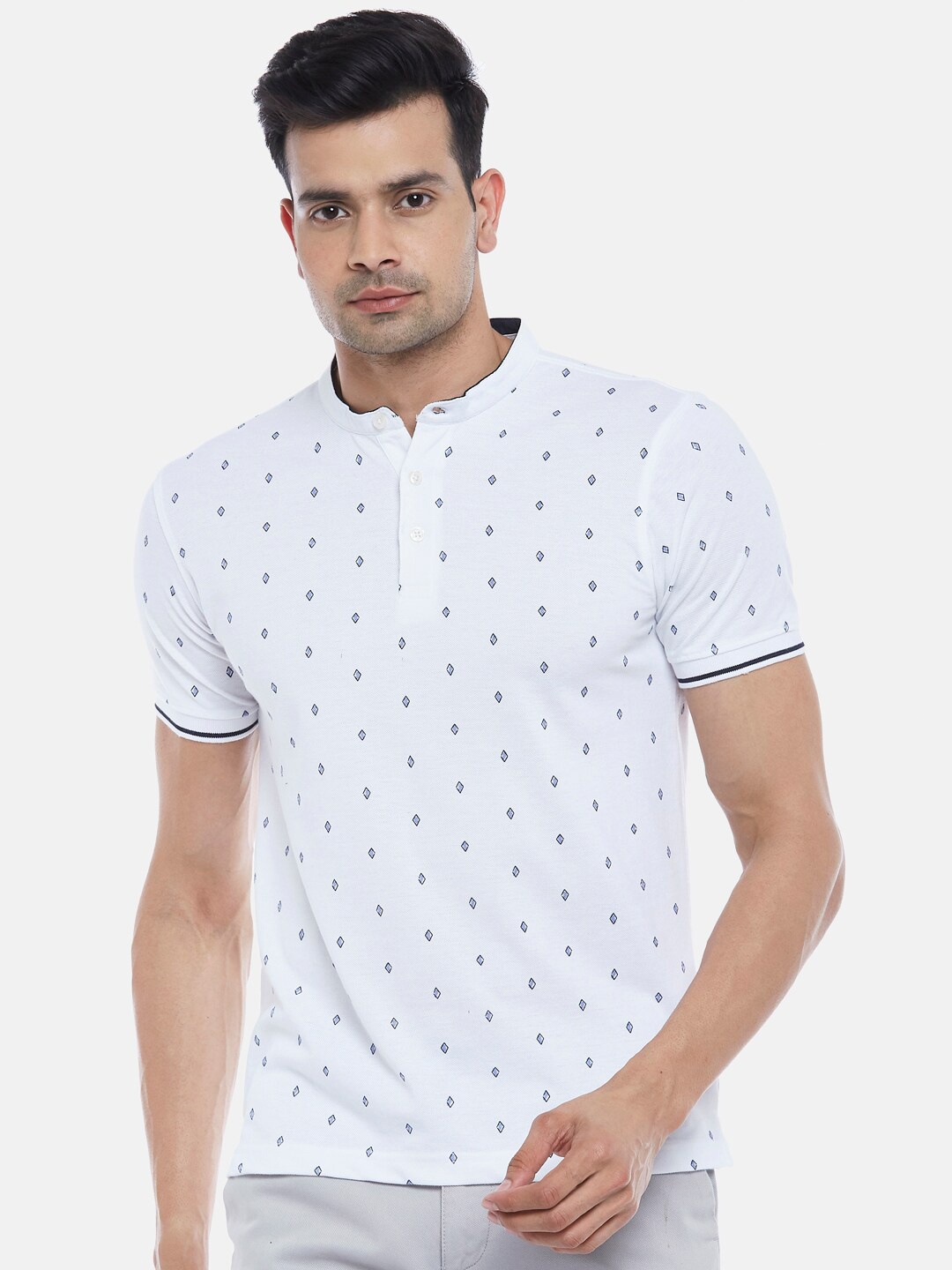 

BYFORD by Pantaloons Men White Slim Fit T-shirt