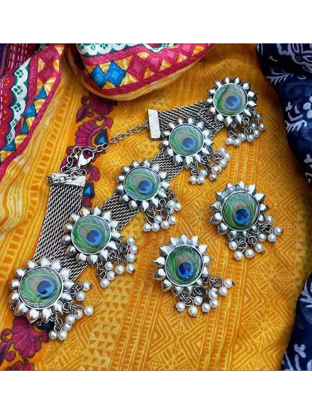 

Vembley Oxidised Silver-Plated White Beaded Jewellery Set