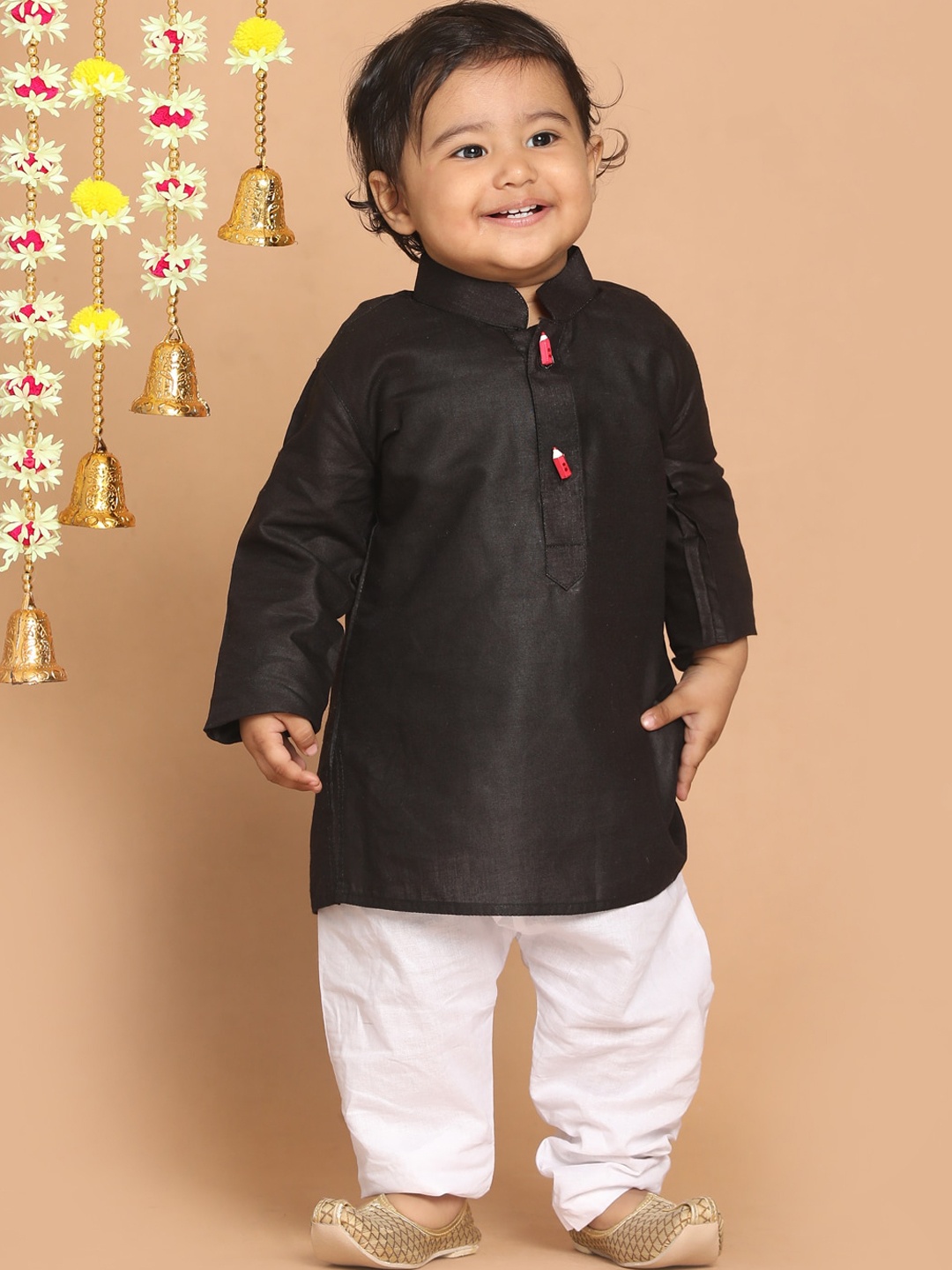 

VASTRAMAY Boys Black & White Kurta with Pyjamas