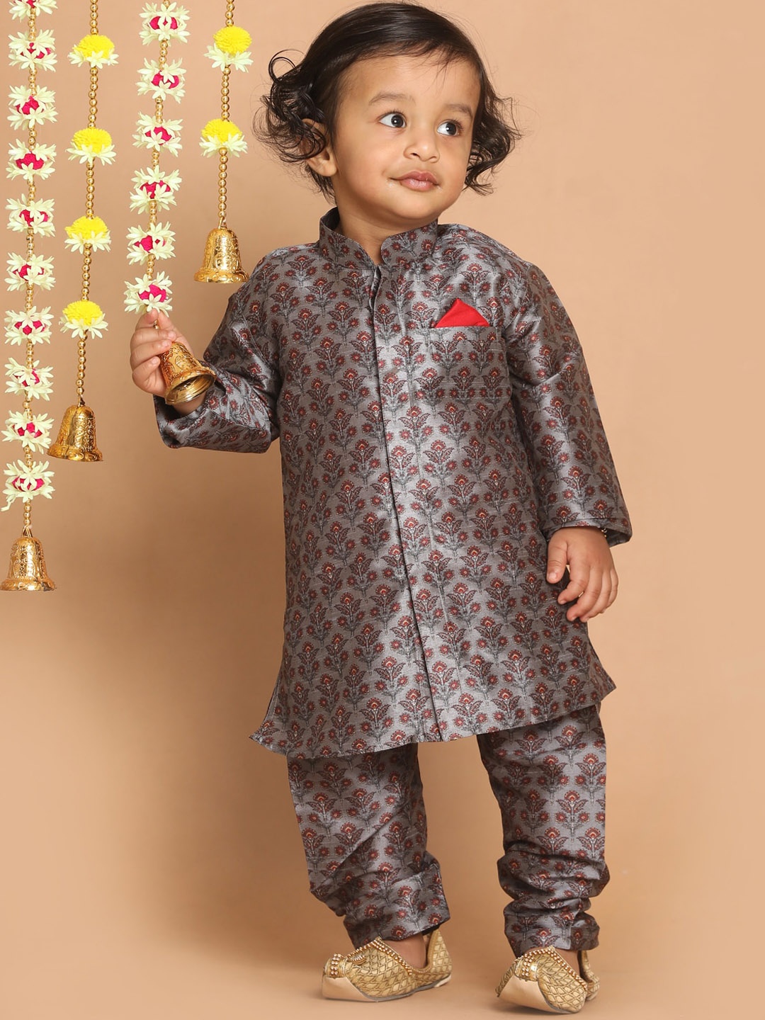 

VASTRAMAY Infant Boys Grey & Maroon Ethnic Motifs Printed Kurta with Churidar