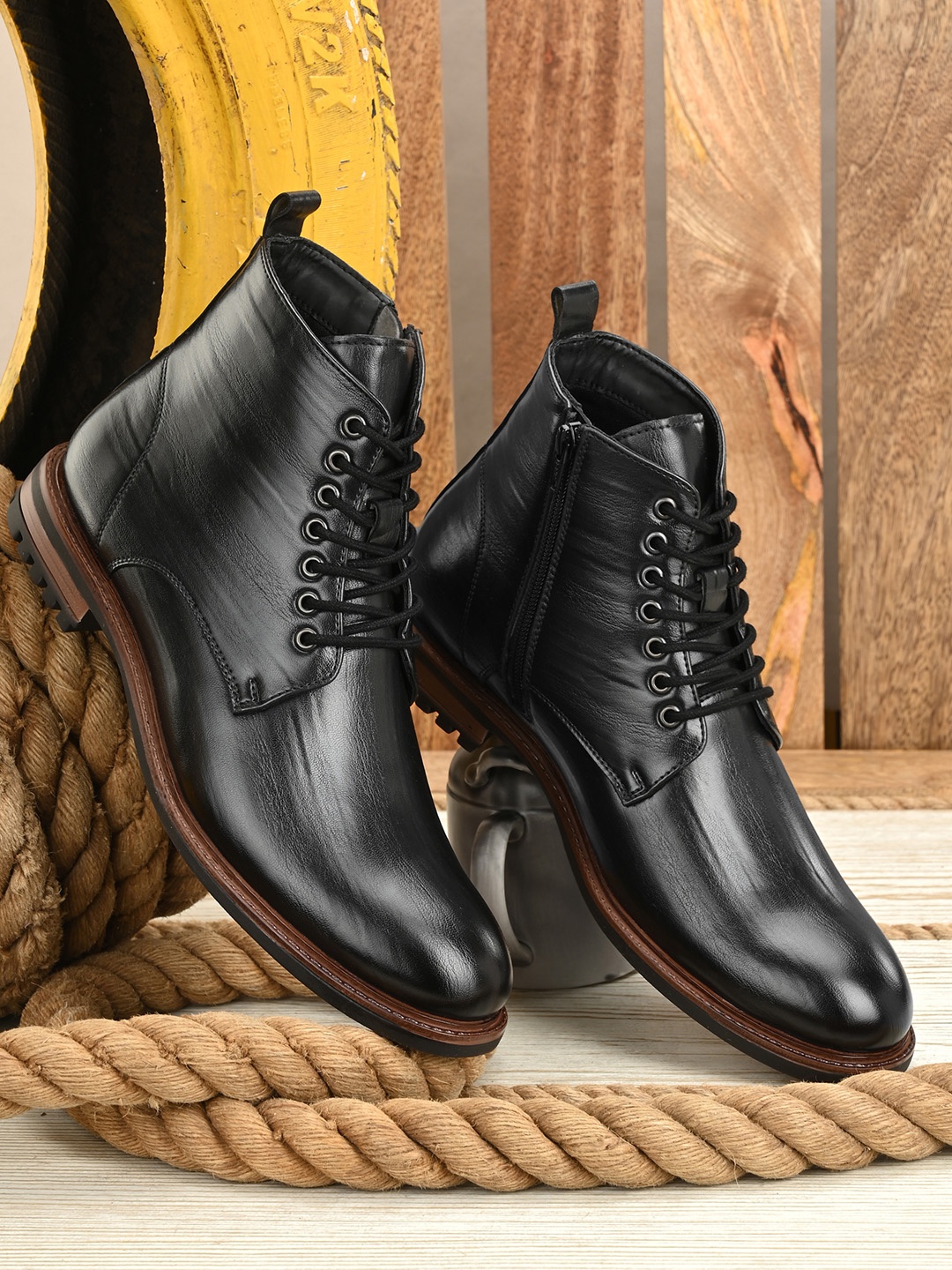 

San Frissco Men Black Flat Lightweight Casual Boots