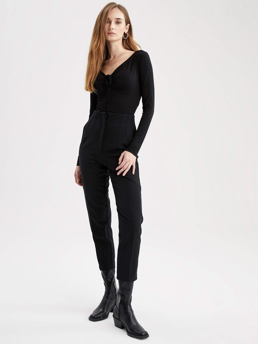 

DeFacto Black Solid Tie-Up Neck Top