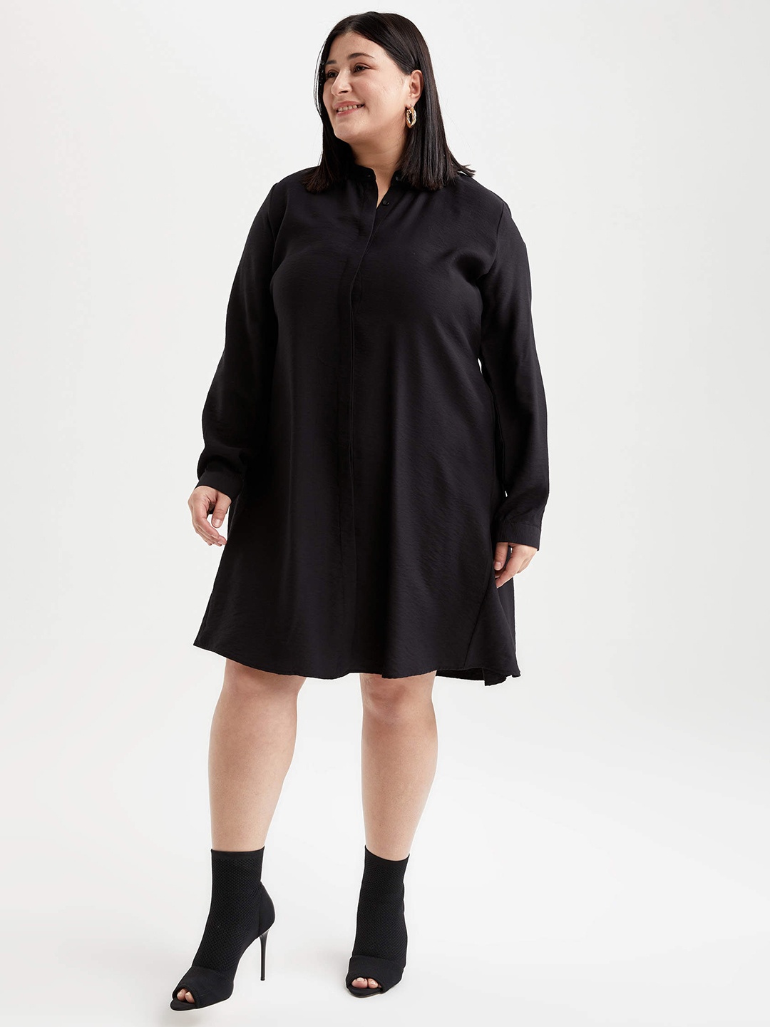 

DeFacto Plus Size Black Solid A-Line Dress