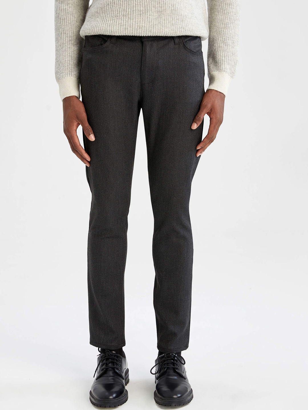 

DeFacto Men Charcoal Solid Anthra Trousers