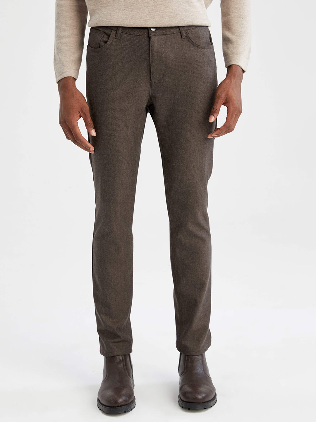 

DeFacto Men Brown Solid Chinos Trousers