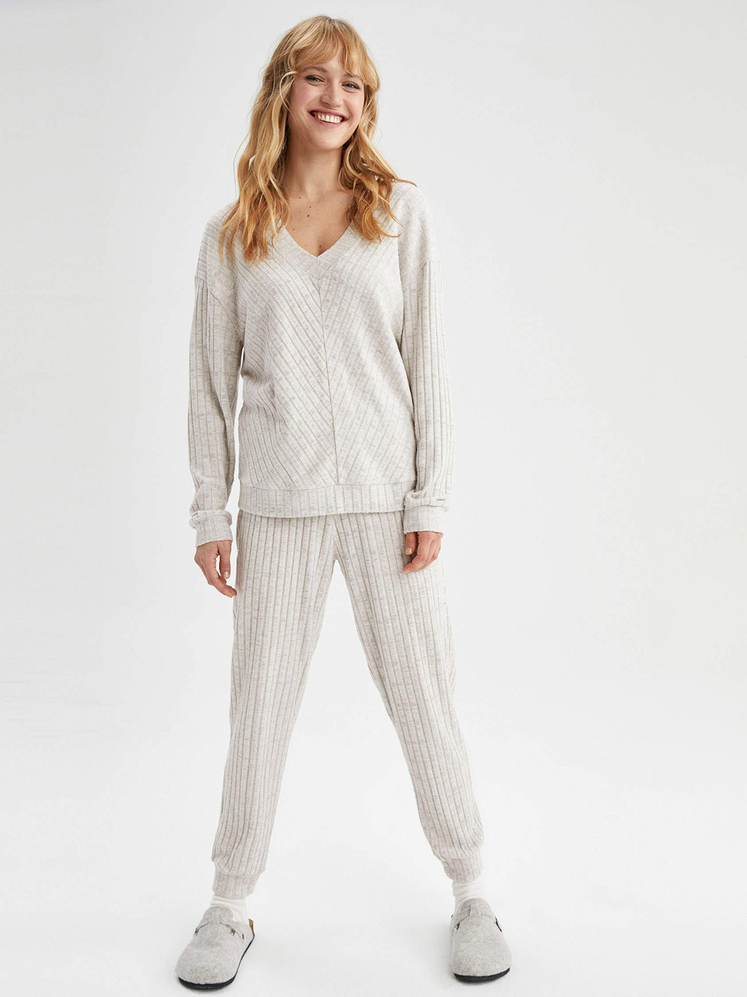 

DeFacto Women Grey Melange Solid Ribbed Night suit