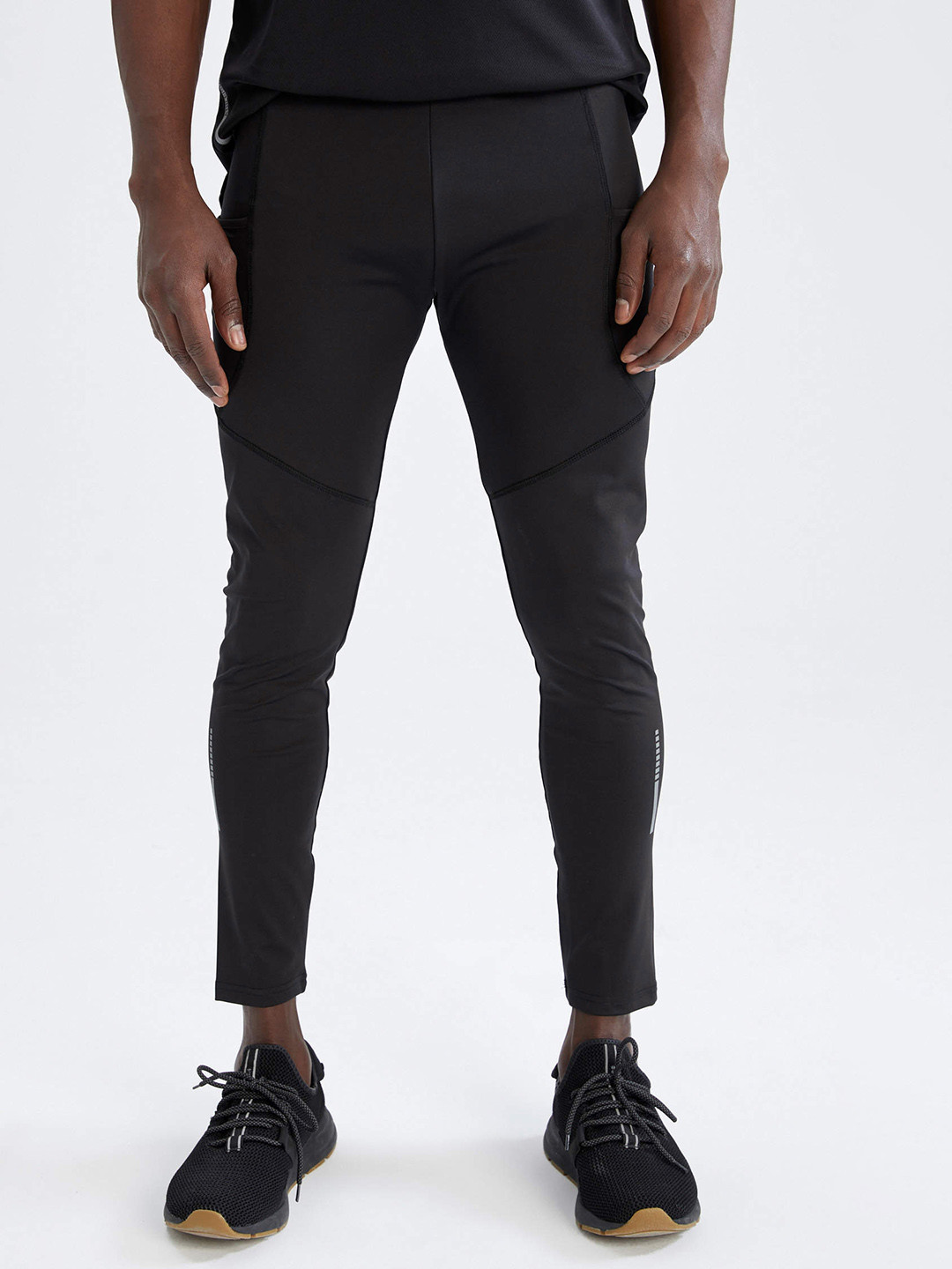 

Defacto Men Black Solid Tights
