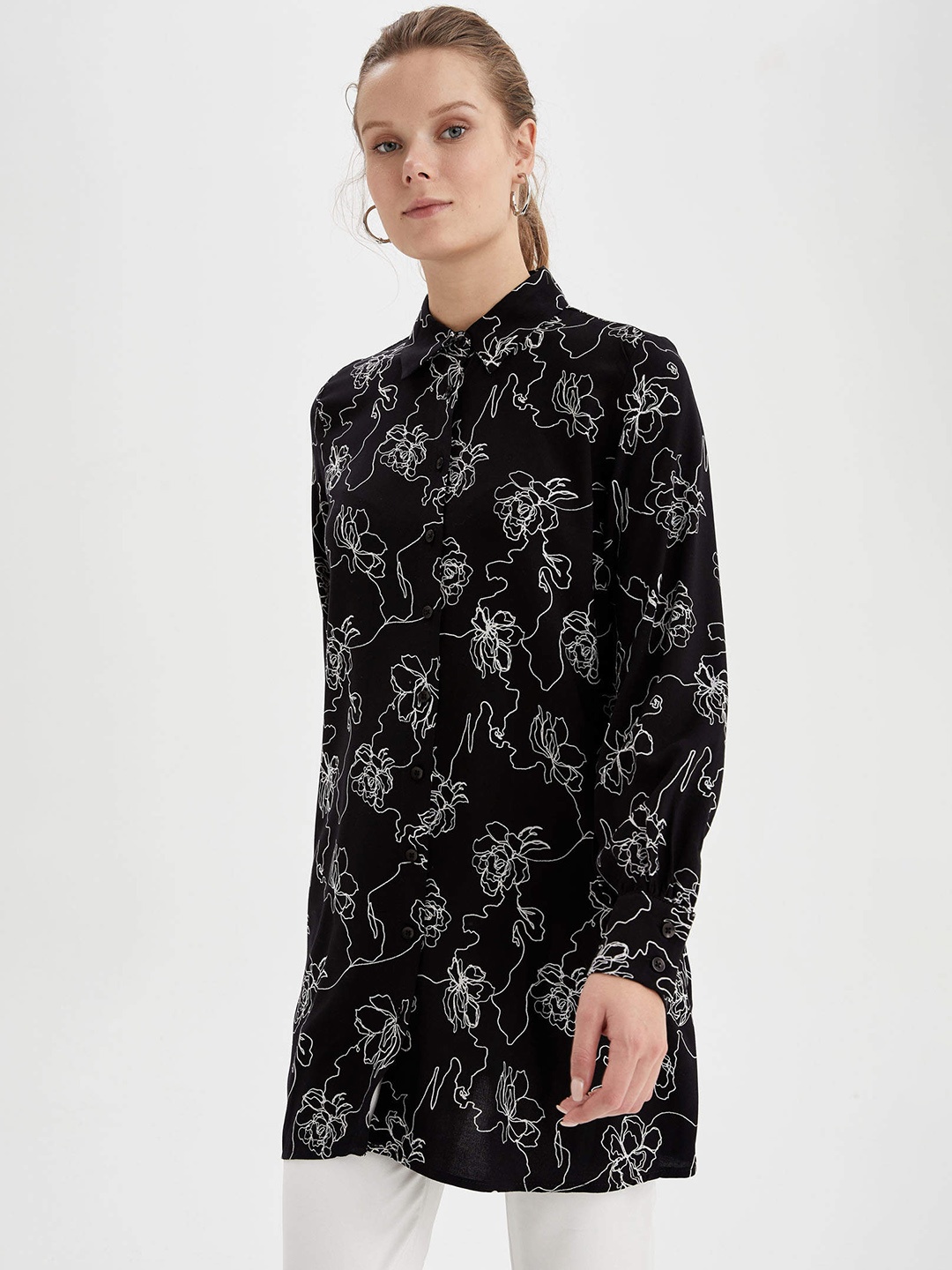 

DeFacto Women Black & White Floral Print Longline Casual Shirt