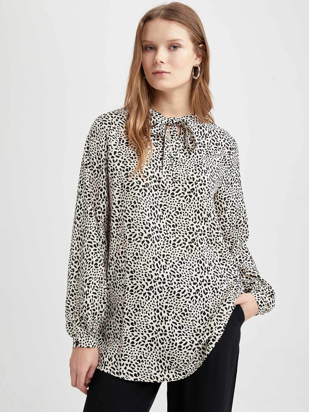 

DeFacto Off White & Black Animal Print Tie-Up Neck Tunic