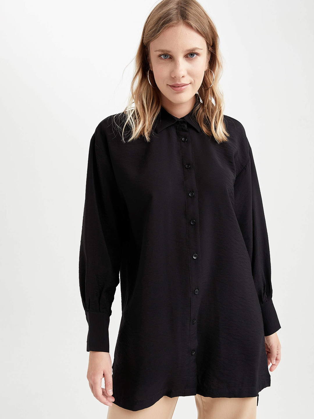 

DeFacto Women Black Solid Longline Casual Shirt