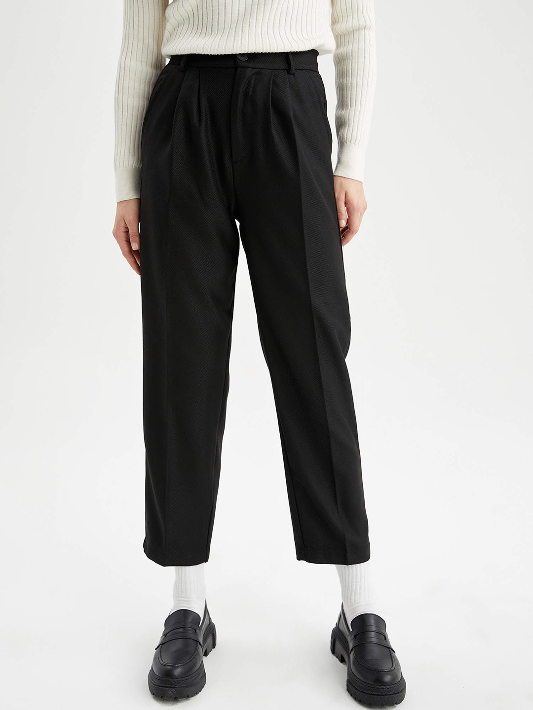 

DeFacto Women Black Pleated Cropped Trousers