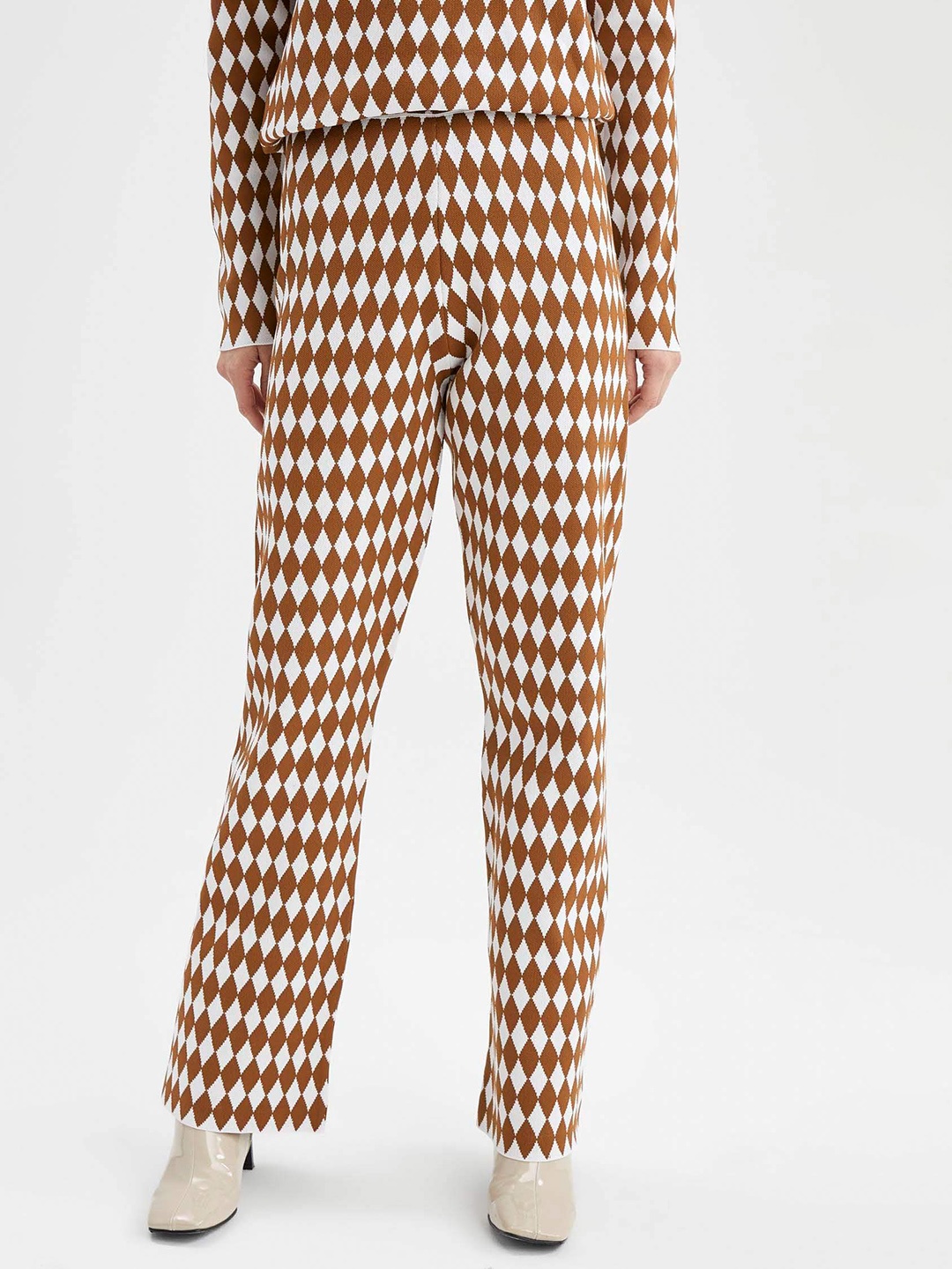 

DeFacto Women Brown & White Geometric Patterned Parallel Trousers