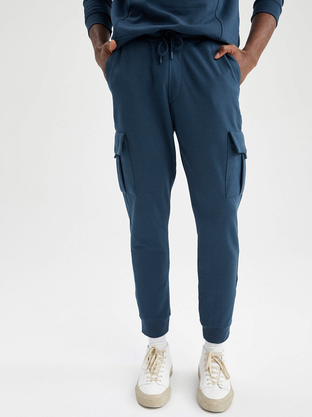 

DeFacto Men Blue Solid Cargo Style Joggers