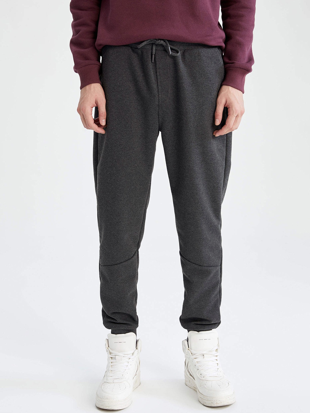 

DeFacto Men Charcoal Grey Solid Joggers