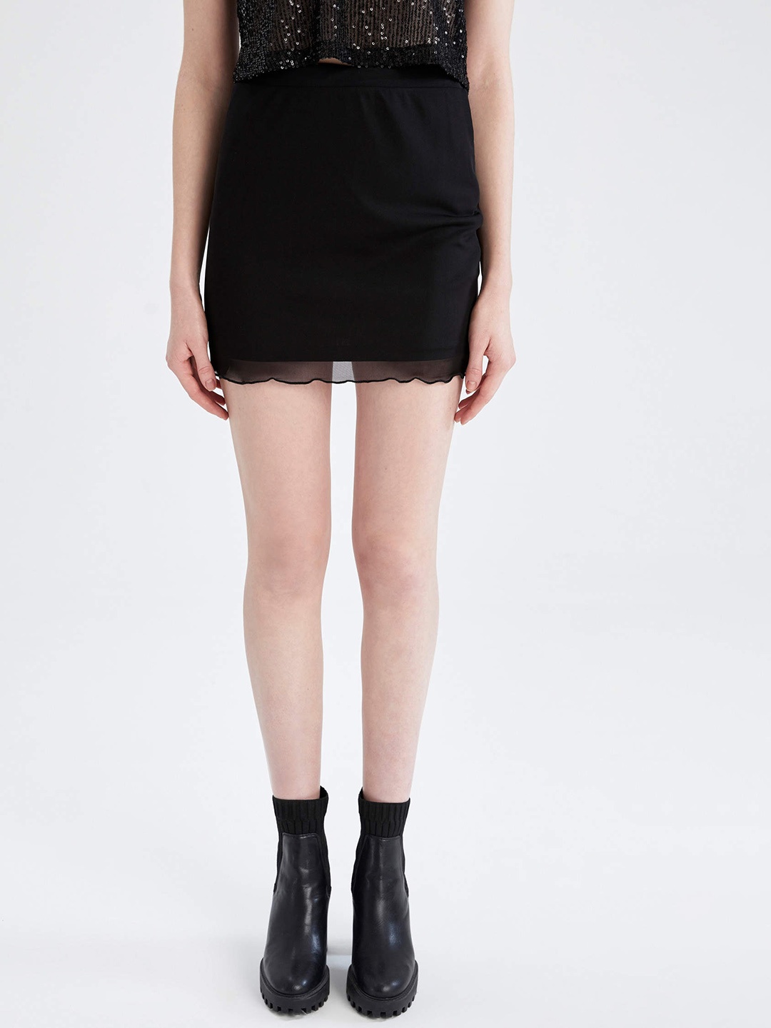 

DeFacto Black Solid Mesh Short Straight Skirt