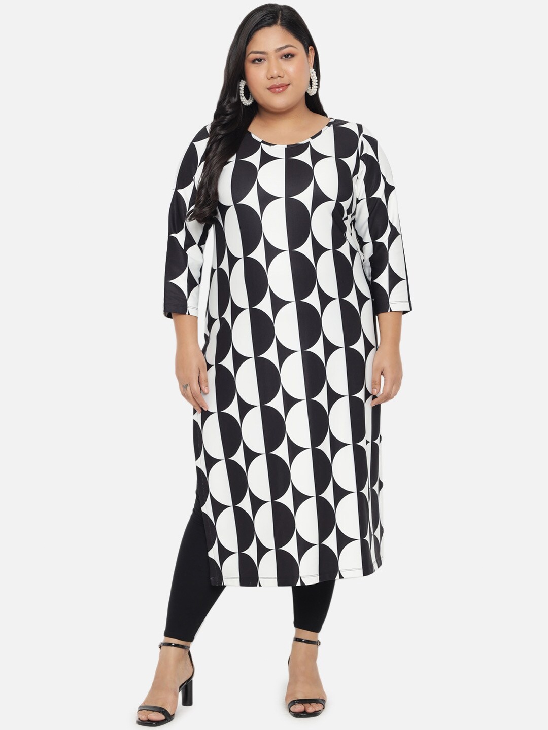 

Amydus Women Plus Size Black White Geometric Printed Woolen Winter Fleece Kurta