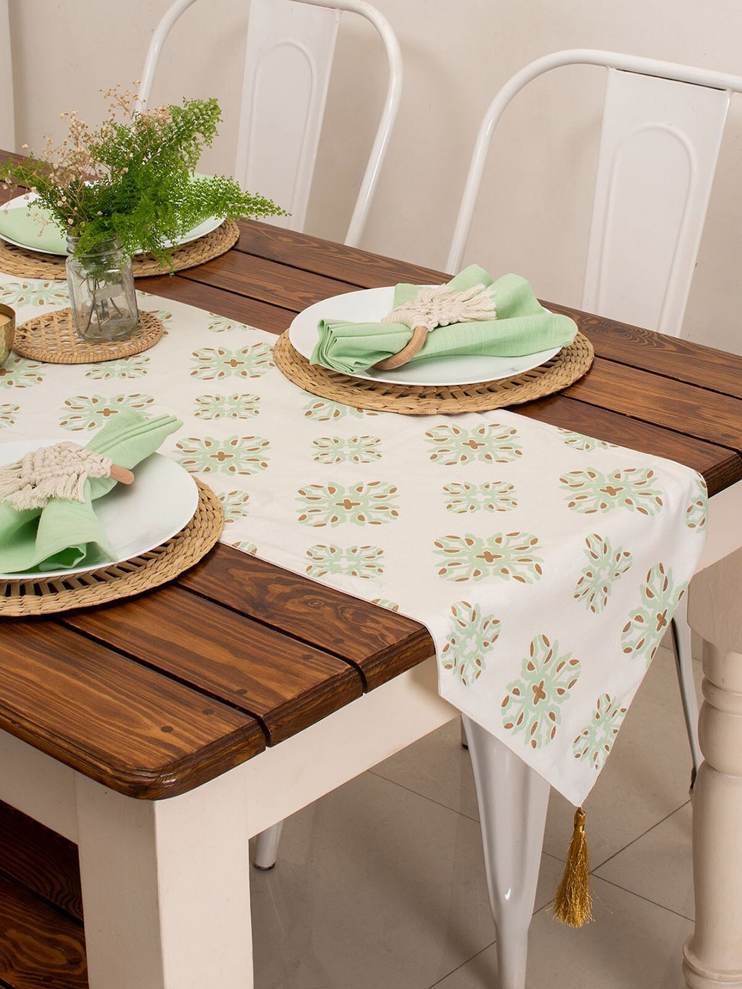 

The Yellow Dwelling Green & White Printed Pure Cotton 6 Seater Table Runner