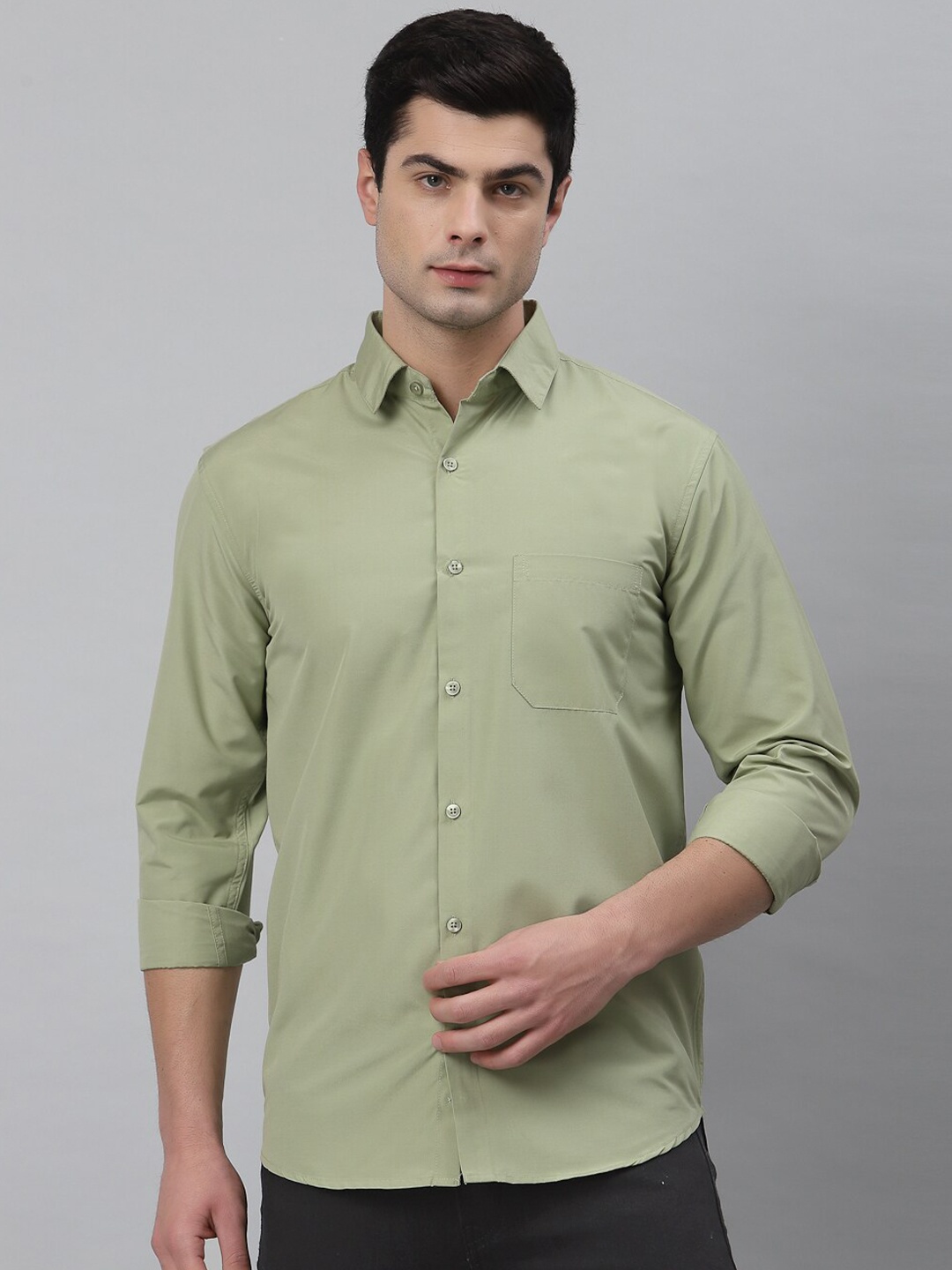 

NEUDIS Men Green Classic Regular Fit Casual Shirt