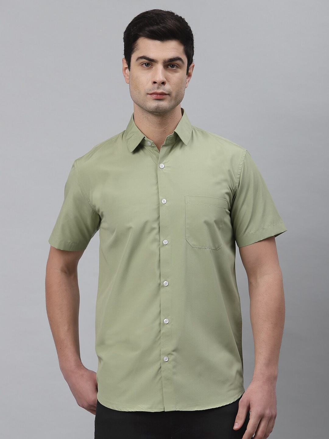 

NEUDIS Men Green Classic Regular Fit Casual Shirt