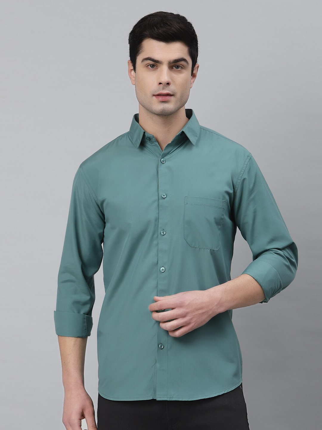 

NEUDIS Men Green Classic Regular Fit Casual Shirt