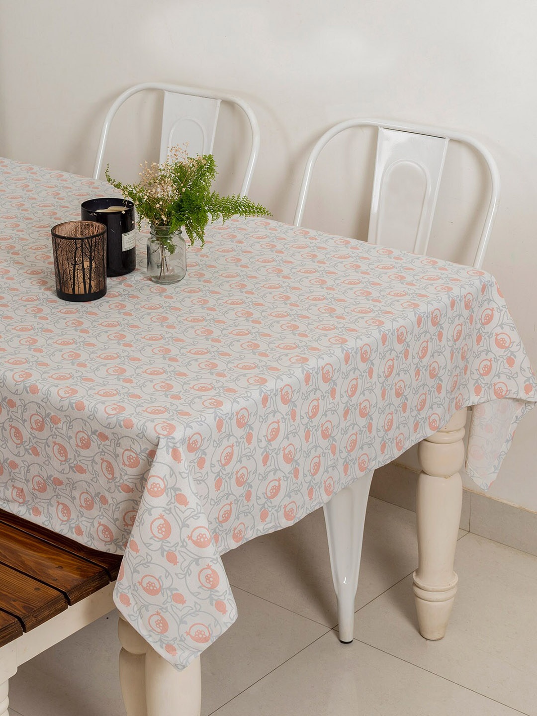 

The Yellow Dwelling Off-White & Pink Printed 4-Seater Table Cloth