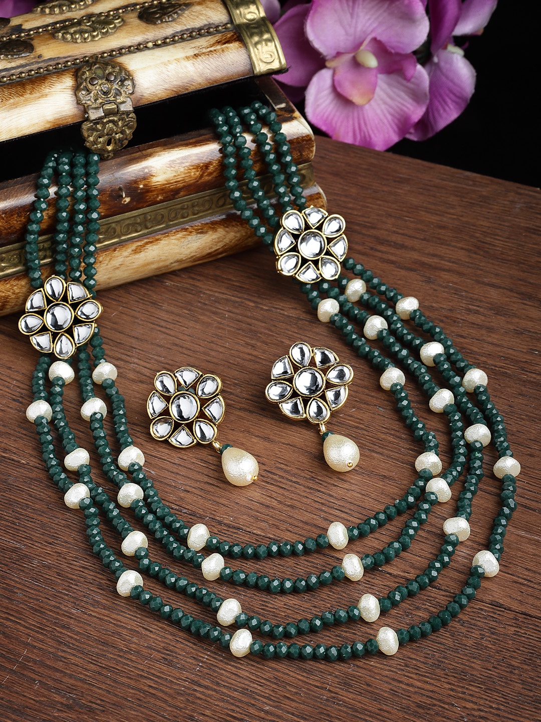

PANASH Gold-Plated Green & White Kundan Studded Jewellery Set