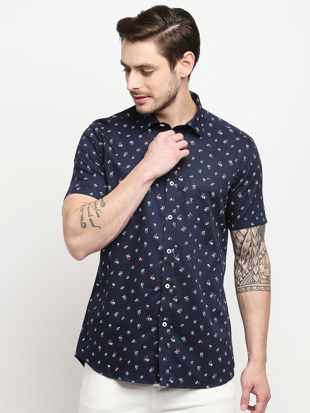 

EVOQ Men White Classic Floral Printed Pure Cotton Casual Shirt