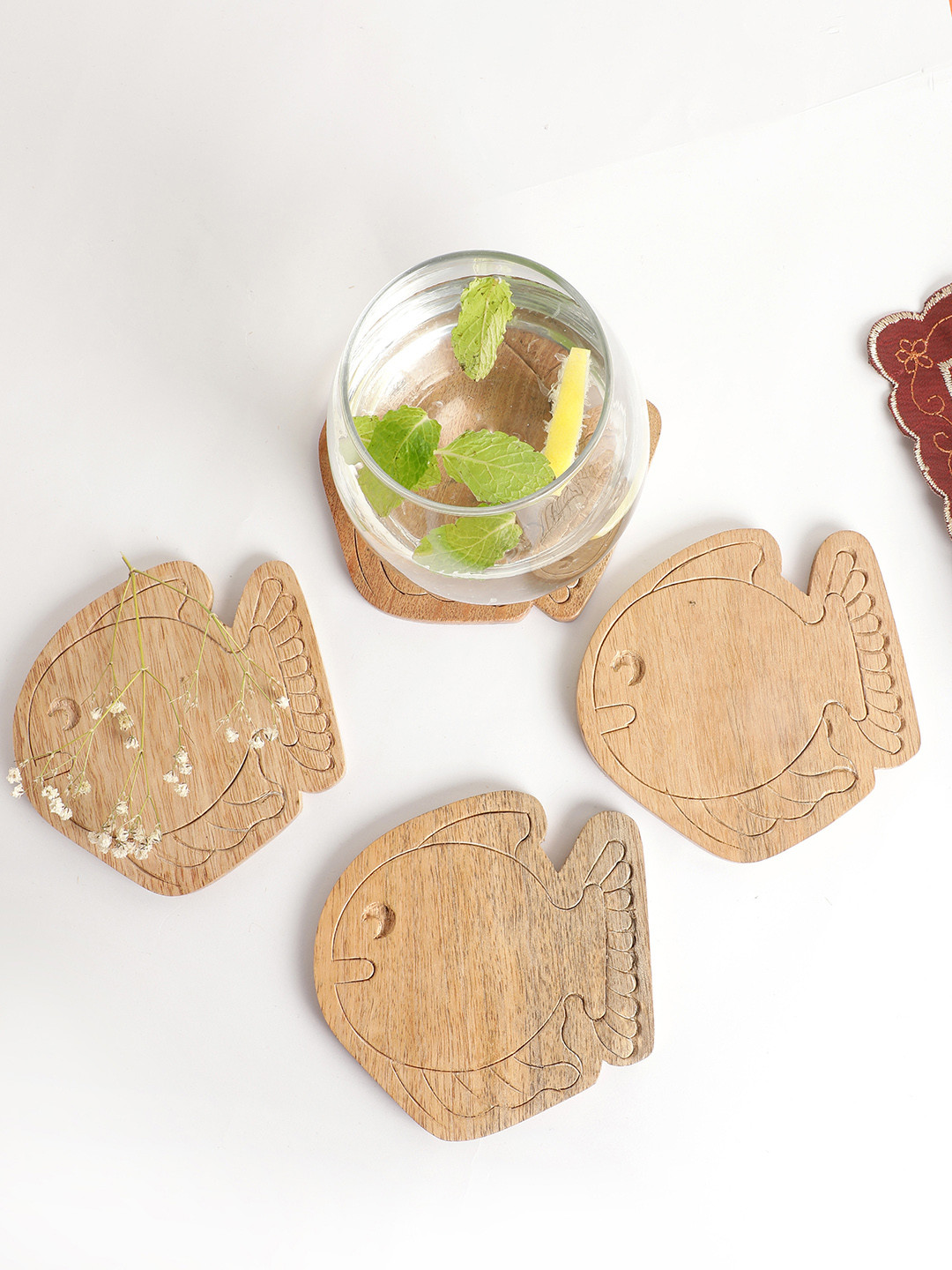 

NURTURE INDIA Set Of 4 Brown Textured Conch Shell Shaped Coasters