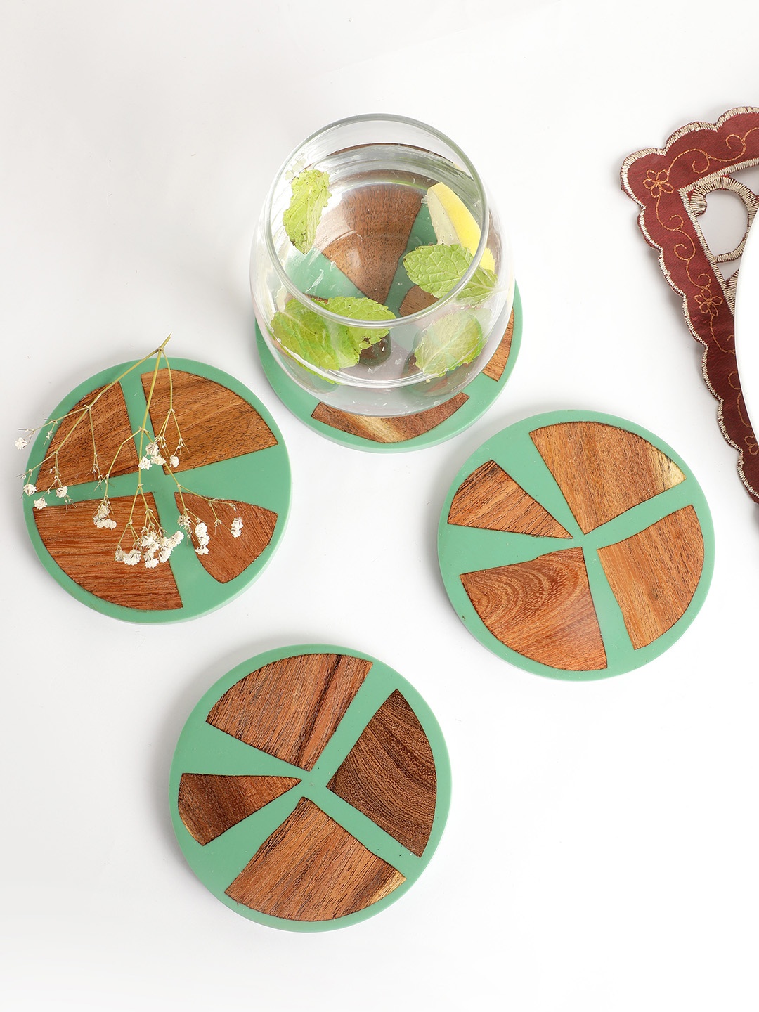 

NURTURE INDIA Set Of 4 Brown & Green Colourblocked Round Coasters