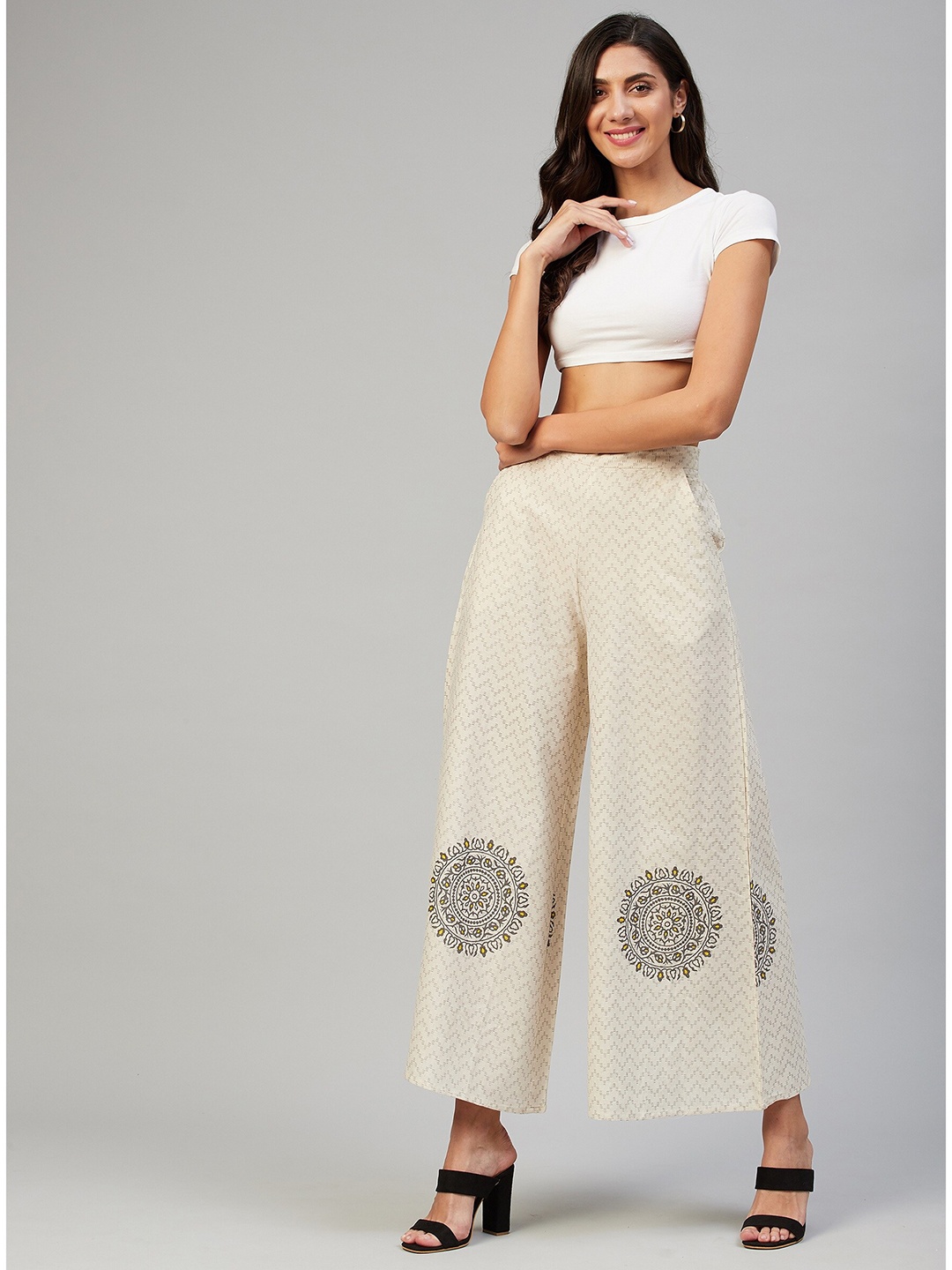 

VAABASTA Women Off White & Black Pure Cotton White Broken Stitch Printed Palazzos