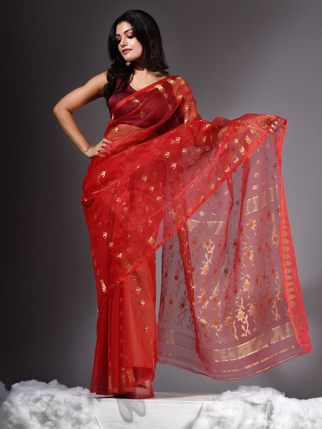 

Charukriti Red & Gold-Toned Woven Design Zari Silk Cotton Jamdani Saree