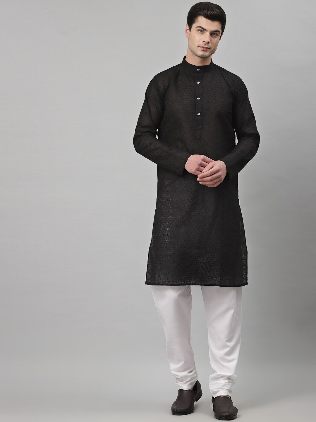 

NEUDIS Men Black Chikankari Pure Cotton Kurta with Pyjamas
