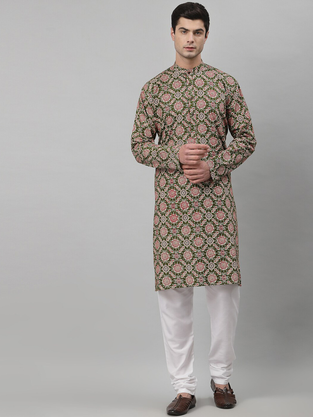 

NEUDIS Men Green Printed Pure Cotton Kurta with Churidar