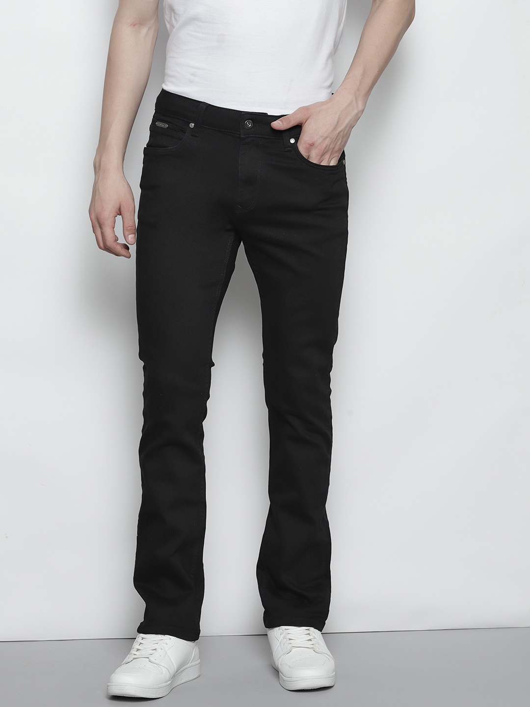 

Nautica Men Black Straight Fit Stretchable Jeans
