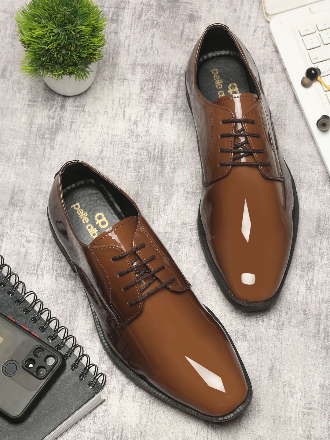 

pelle albero Men Brown Solid Formal Derbys