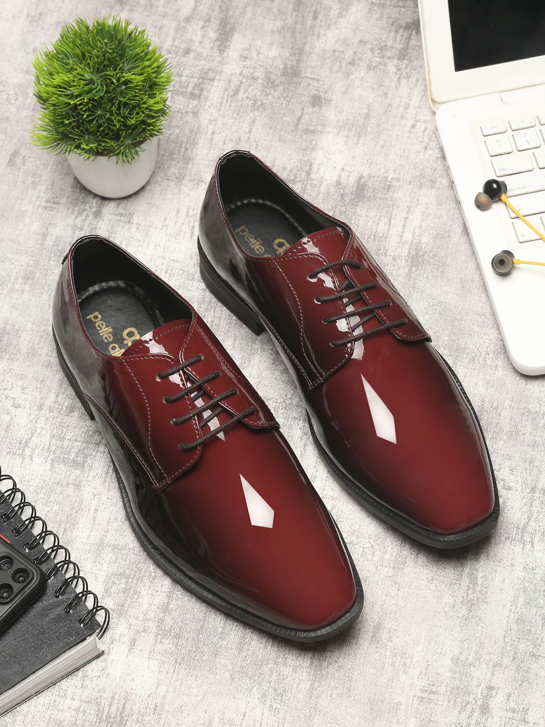 

pelle albero Men Maroon Solid Formal Derbys
