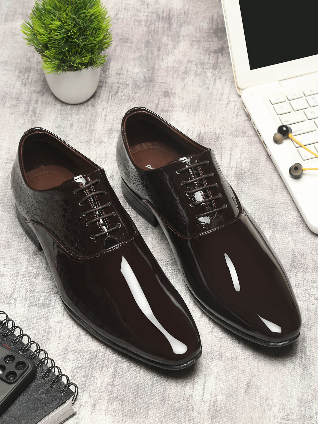 

pelle albero Men Brown Textured Formal Oxfords