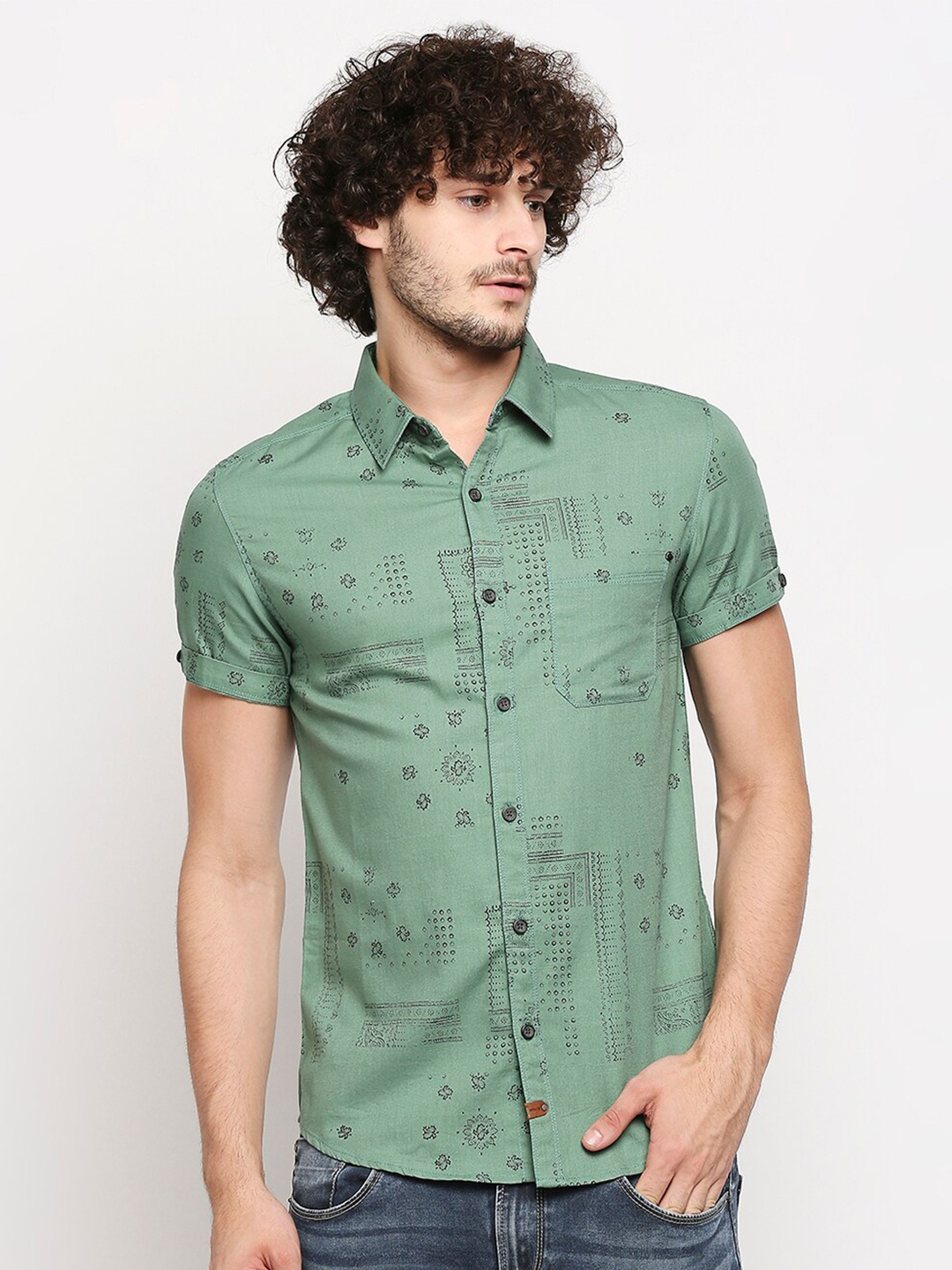 

SPYKAR Men Green Slim Fit Printed Casual Shirt